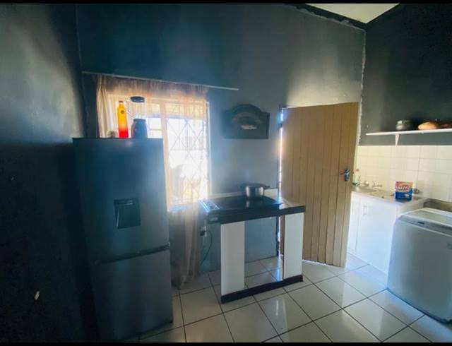 8 BEDROOM HOUSE FOR SALE IN BOKSBURG NORTH